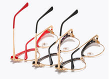Load image into Gallery viewer, Diamond Decy Glasses
